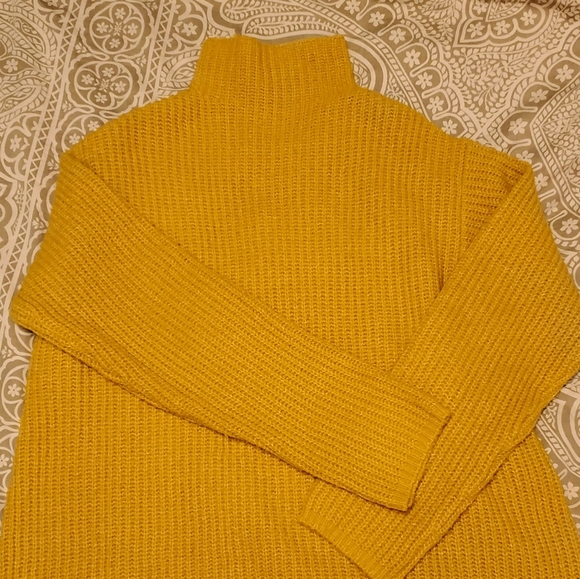 2/$15 😻 Soft knit sweater - Picture 2 of 6
